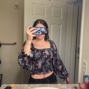 Olivaceous Purple Floral Bell-sleeve Crop Top